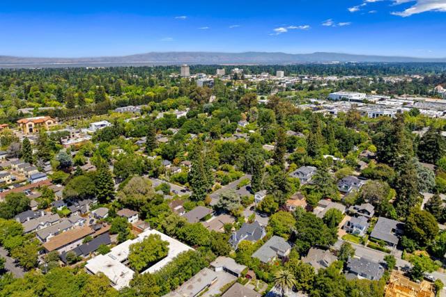 810 Cambridge Avenue, Menlo Park CA: https://media.crmls.org/mediaz/760fada4-7982-4862-acda-69e4a887e8ca.jpg