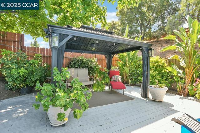 308 Bluerock Drive, Antioch CA: https://media.crmls.org/mediaz/761039d7-b8a7-4425-a929-60660fc3d629.jpg