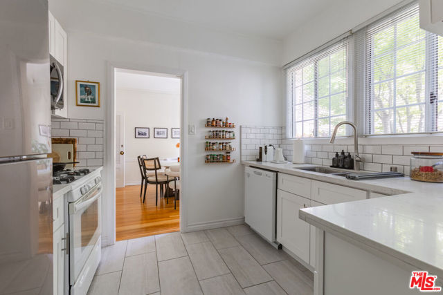 9660 W Olympic Boulevard, Beverly Hills CA: https://media.crmls.org/mediaz/76114835-db7b-4992-bc0a-46dd48e661af.jpg