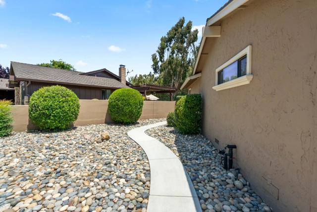 38 Barbras Court, Hollister CA: https://media.crmls.org/mediaz/7611a748-ef5e-445c-9e96-5b82de6cd58d.jpg