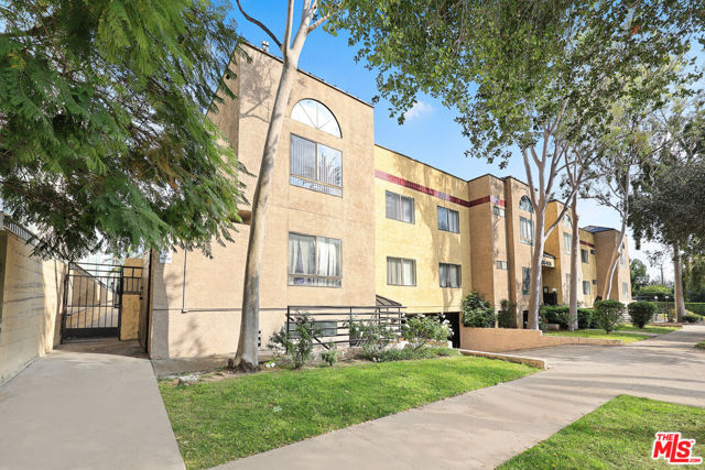 Image 4 of 24 For 1818 Vassar Street