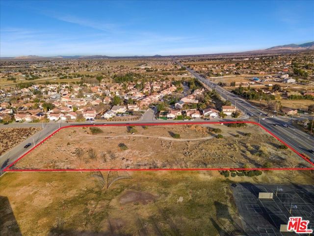 36409 E 37th Street, Palmdale CA: https://media.crmls.org/mediaz/76123d01-0bb1-4717-8da2-6a0f2253d309.jpg