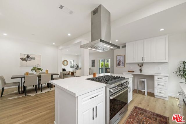 326 N Beachwood Drive, Los Angeles CA: https://media.crmls.org/mediaz/76127e5d-07e5-4c26-8f6c-679968e780cd.jpg