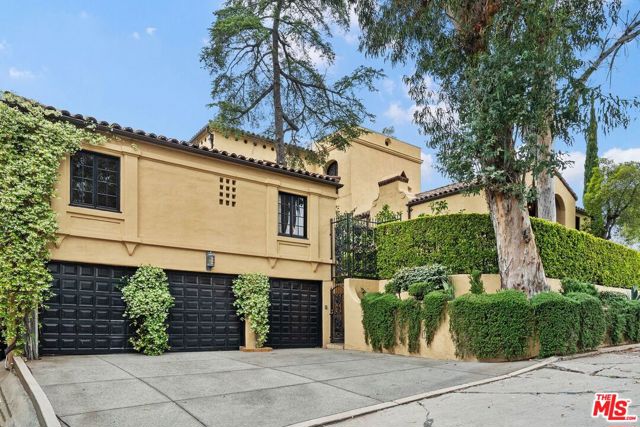 4320 Cedarhurst Circle, Los Angeles CA: https://media.crmls.org/mediaz/76129f38-e1fd-4f18-9ddb-4085a3a064bf.jpg
