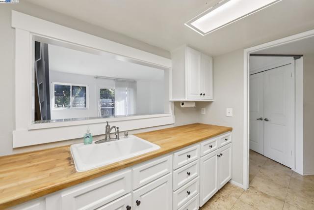 5400 Mountain Blvd, Oakland CA: https://media.crmls.org/mediaz/7612d314-713d-4476-807f-1dd55e79834d.jpg