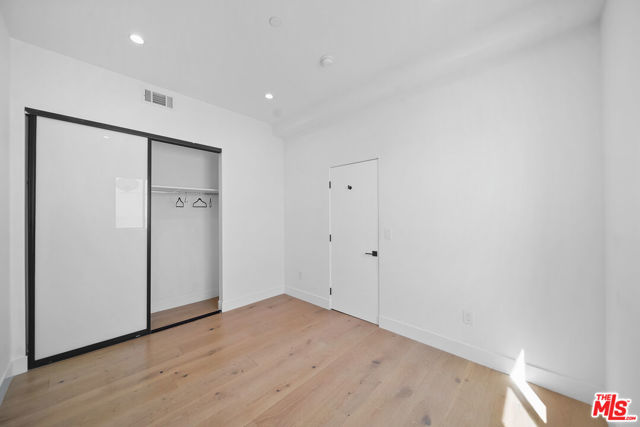 733 N Gramercy Place, Los Angeles CA: https://media.crmls.org/mediaz/7612f146-6105-4a54-b419-5cff23575859.jpg