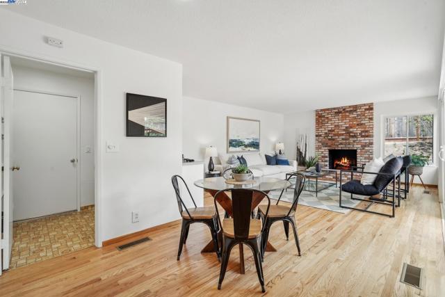 643 Contada Cir, Danville CA: https://media.crmls.org/mediaz/7613005d-6256-4d4a-921c-d416ab2ce588.jpg