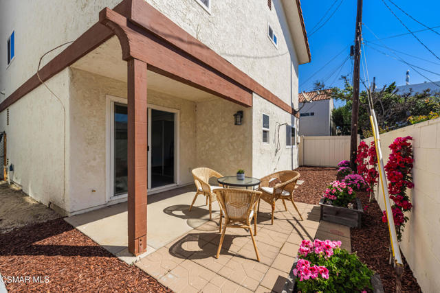 108 Pasadena Avenue, Oxnard CA: https://media.crmls.org/mediaz/76140437-60dd-497c-856e-791b6d0ff291.jpg