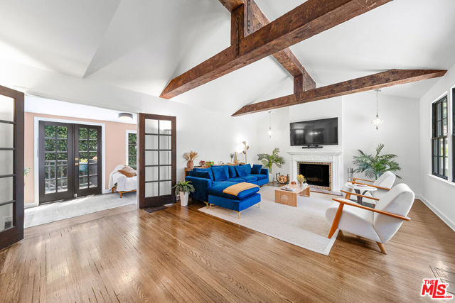 6626 Cahuenga Terrace, Los Angeles CA: https://media.crmls.org/mediaz/761455b2-3d3a-4b45-8ee9-a6f790d2cc4e.jpg