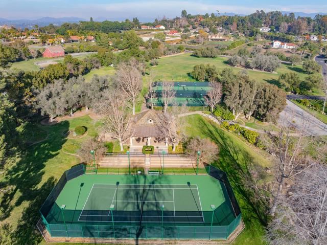 11 Country Glen Rd, Fallbrook CA: https://media.crmls.org/mediaz/7614571c-a102-4919-a880-5a49bc9800df.jpg