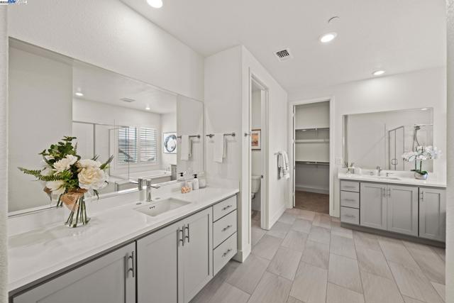 318 Paradiso Ct, San Ramon CA: https://media.crmls.org/mediaz/76158f61-60c2-401b-a076-1482bc905e9a.jpg