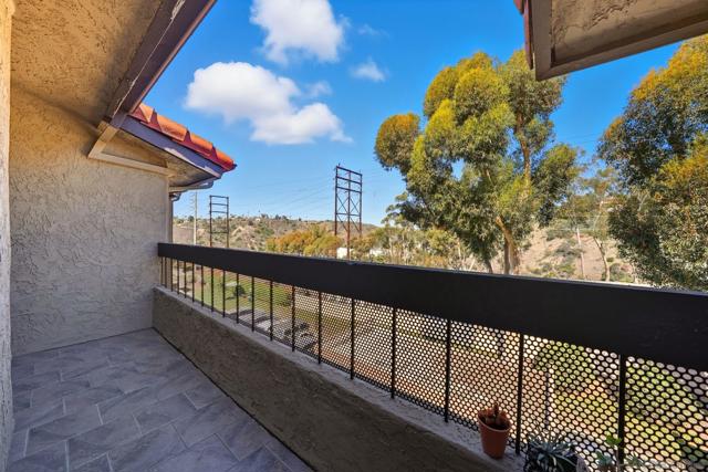 10250 Caminito Cuervo, San Diego CA: https://media.crmls.org/mediaz/76159c5e-5a0a-4761-8883-17c29cc759e1.jpg