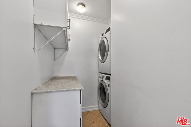 322 25th Street, Santa Monica CA: https://media.crmls.org/mediaz/7615a892-eee6-4f72-bac0-be1ddd1eef72.jpg