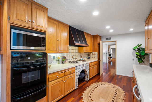 5324 Felice Place, Woodland Hills CA: https://media.crmls.org/mediaz/7615f3be-1f4d-4e34-930e-4cdc74e25d44.jpg