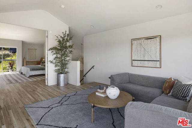 2264 Moreno Drive, Los Angeles CA: https://media.crmls.org/mediaz/76164958-3d3b-4c17-bf39-127e08ddee88.jpg