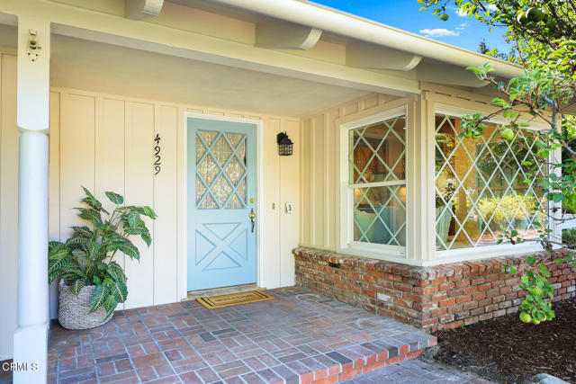 4929 Oakwood Avenue, La Canada Flintridge CA: https://media.crmls.org/mediaz/76168f56-d90a-4233-9231-cd9dc85171ee.jpg