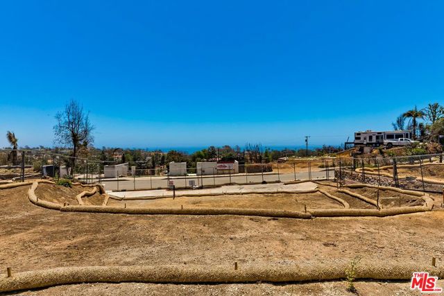 16529 Chattanooga Place, Pacific Palisades CA: https://media.crmls.org/mediaz/7616ad3a-cb01-4ce9-9a5c-90162908ccf9.jpg