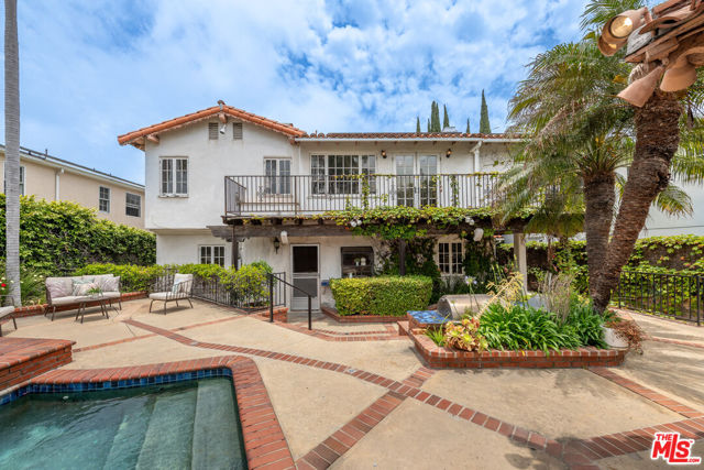 475 S Rodeo Drive, Beverly Hills CA: https://media.crmls.org/mediaz/7616ebb6-5565-4568-86ff-bef1dbf37a38.jpg