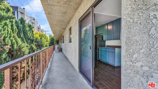 1800 Colby Avenue, Los Angeles CA: https://media.crmls.org/mediaz/76173f00-c142-4bca-afe7-51e58d867008.jpg