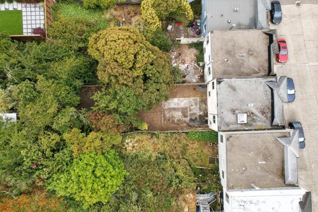 662 Colby Street, San Francisco CA: https://media.crmls.org/mediaz/7617599d-b720-4650-aa71-3eca2ce456a9.jpg