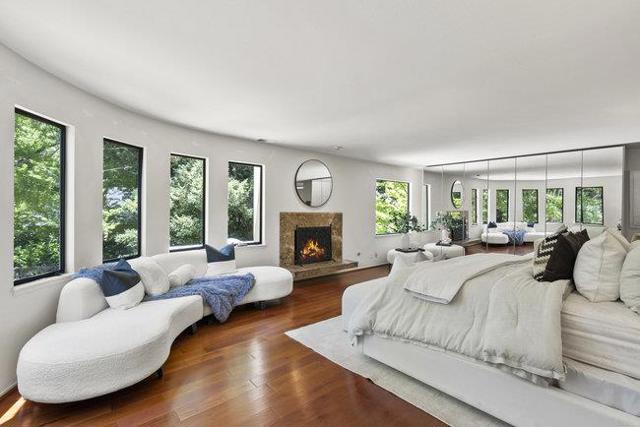 84 Selby, Atherton CA: https://media.crmls.org/mediaz/7617a582-8c1b-4280-b654-65209c64dc7b.jpg