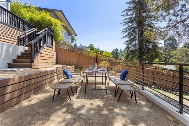 689 Santa Ray Ave, Oakland CA: https://media.crmls.org/mediaz/7618b084-9c2c-45d0-b4df-dfdbfa4d4c78.jpg
