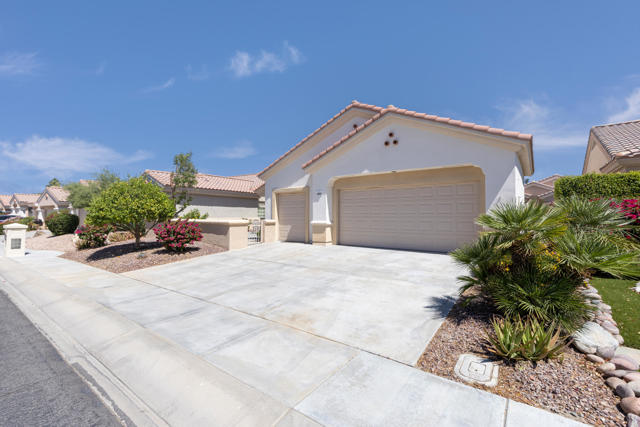 78664 Platinum Drive, Palm Desert CA: https://media.crmls.org/mediaz/76190b22-b317-4472-ad24-0a73cf4d5618.jpg