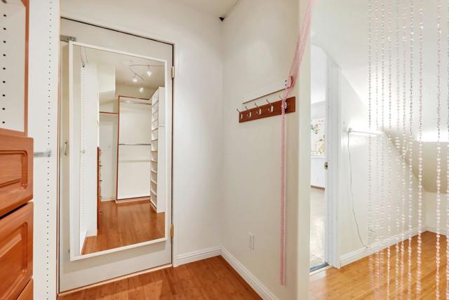 17 Muth Drive, Orinda CA: https://media.crmls.org/mediaz/7619521d-dfb1-48fb-af2e-a76534c5033e.jpg