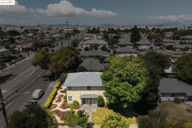 317 Pacific, Alameda CA: https://media.crmls.org/mediaz/761a0ec4-f76f-41d6-983b-7ccb3e12f1b0.jpg