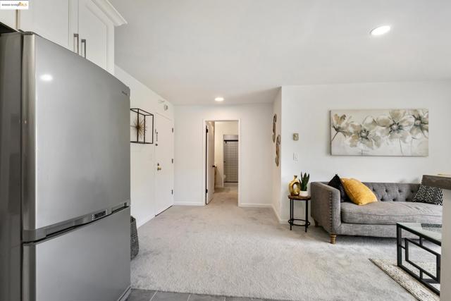 5 Admiral Dr, Emeryville CA: https://media.crmls.org/mediaz/761a4acf-037f-4a92-9fc7-330d245dd67b.jpg