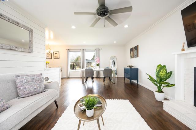 1338 Thais Ln, Hayward CA: https://media.crmls.org/mediaz/761a711e-c955-4113-897a-f8e82008075a.jpg