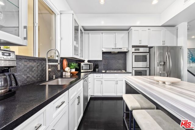 32 Galleon Street, Marina del Rey CA: https://media.crmls.org/mediaz/761aa0c9-338b-4c95-955f-0486829e577a.jpg