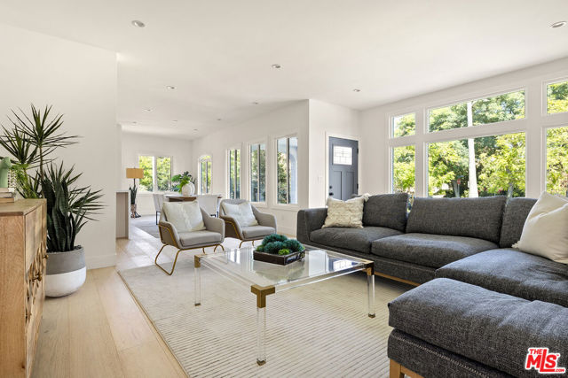 4308 Victoria Park Drive, Los Angeles CA: https://media.crmls.org/mediaz/761ae004-c0d6-4699-a3c4-4db360ee82ce.jpg