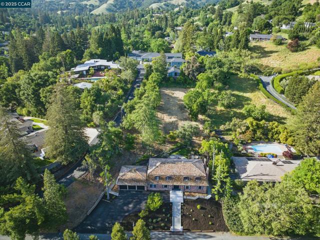 3938 Los Arabis Dr, Lafayette CA: https://media.crmls.org/mediaz/761b8acf-bc4d-4674-8cb1-fc827c9d0bb1.jpg