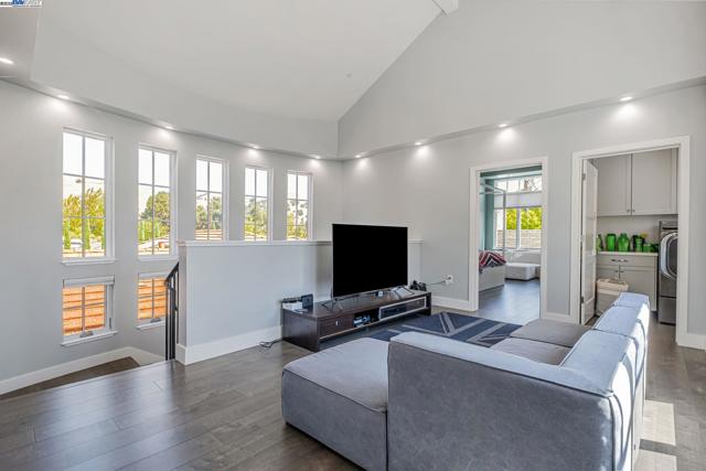 375 Hillview Dr, Fremont CA: https://media.crmls.org/mediaz/761bb1e2-f454-4fbf-9bbd-bae699ac9ed8.jpg