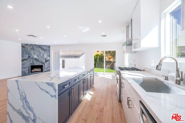 5822 Saloma Avenue, Sherman Oaks CA: https://media.crmls.org/mediaz/761c18bd-d420-41bf-a784-54875f126010.jpg