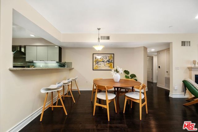 1353 N Fuller Avenue, Los Angeles CA: https://media.crmls.org/mediaz/761c47ee-9187-4962-ad6f-77e468c49963.jpg