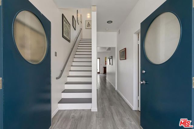 2336 28th Street, Santa Monica CA: https://media.crmls.org/mediaz/761c96f2-2ce9-41ec-ade1-d41925c73fb6.jpg