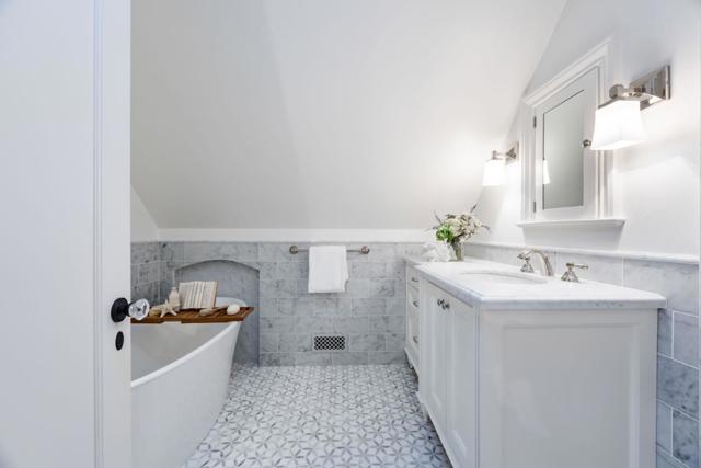467 Lincoln Avenue, Palo Alto CA: https://media.crmls.org/mediaz/761d1c17-30d8-4d15-b1f3-7f83e3900794.jpg