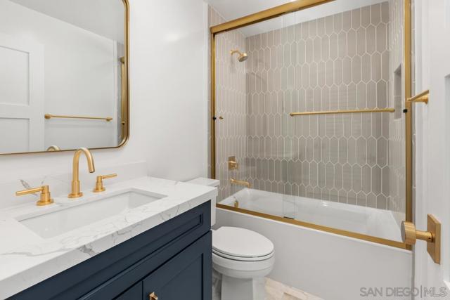 551 Orange Ave, Coronado CA: https://media.crmls.org/mediaz/761d874d-cdfc-4a48-83b3-3072efc87ab6.jpg