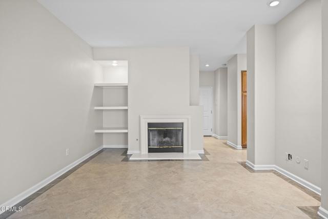 273 Camino Toluca, Camarillo CA: https://media.crmls.org/mediaz/761d8893-f0be-4055-8fa5-85c885c05223.jpg