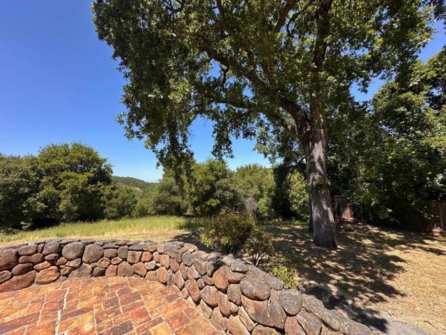 1036 Los Trancos Road, Portola Valley CA: https://media.crmls.org/mediaz/761d9474-7995-474a-9d68-ba07e99eee40.jpg