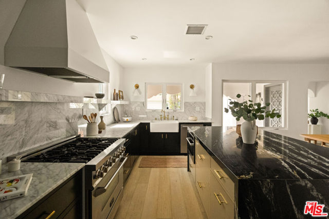 3928 S Bronson Avenue, Los Angeles CA: https://media.crmls.org/mediaz/761dcfcf-5ac8-4e7a-8e90-b33813da2fc1.jpg