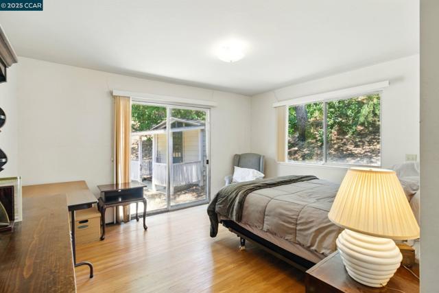 3363 Mcgraw Ln, Lafayette CA: https://media.crmls.org/mediaz/761e10a7-af7f-448f-bde4-d67e33ab29e0.jpg