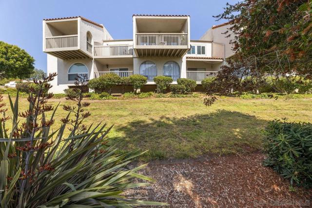 902 Caminito Madrigal, Carlsbad CA: https://media.crmls.org/mediaz/761e55fe-f4de-440e-b51c-7eaa8dea9a34.jpg