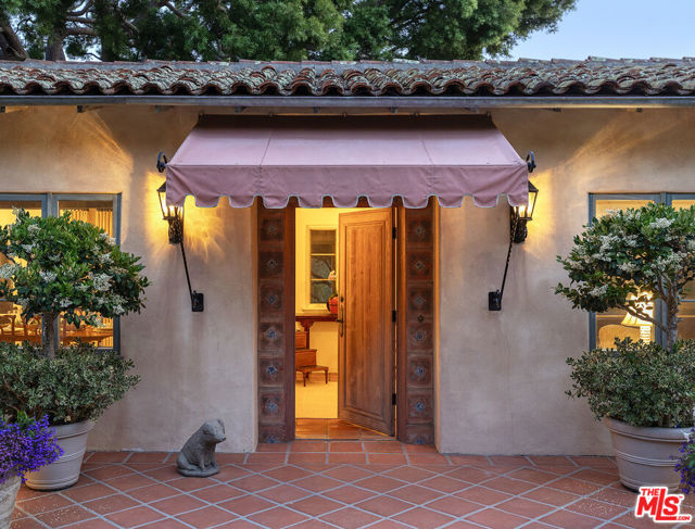 1029 Alston Road, Santa Barbara CA: https://media.crmls.org/mediaz/761ea492-71a5-43c3-bcbd-df63f178b99b.jpg