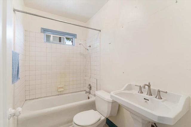 806 Seabright Avenue, Santa Cruz CA: https://media.crmls.org/mediaz/761edb85-aade-42b7-adfe-1c971c76c097.jpg