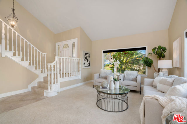 3086 Indian Mesa Drive, Thousand Oaks CA: https://media.crmls.org/mediaz/761f6cc6-63be-4c1b-9e7d-e18f4848587e.jpg