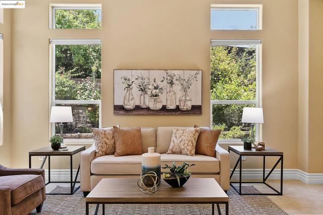 1101 Lafite Ct, Brentwood CA: https://media.crmls.org/mediaz/76206be3-533e-4560-8ffc-cc649417e9ec.jpg