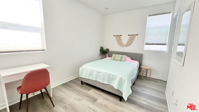 2927 1/2 Denby Avenue, Los Angeles CA: https://media.crmls.org/mediaz/76208478-bbcb-4da4-8557-3ffb85cb8e40.jpg